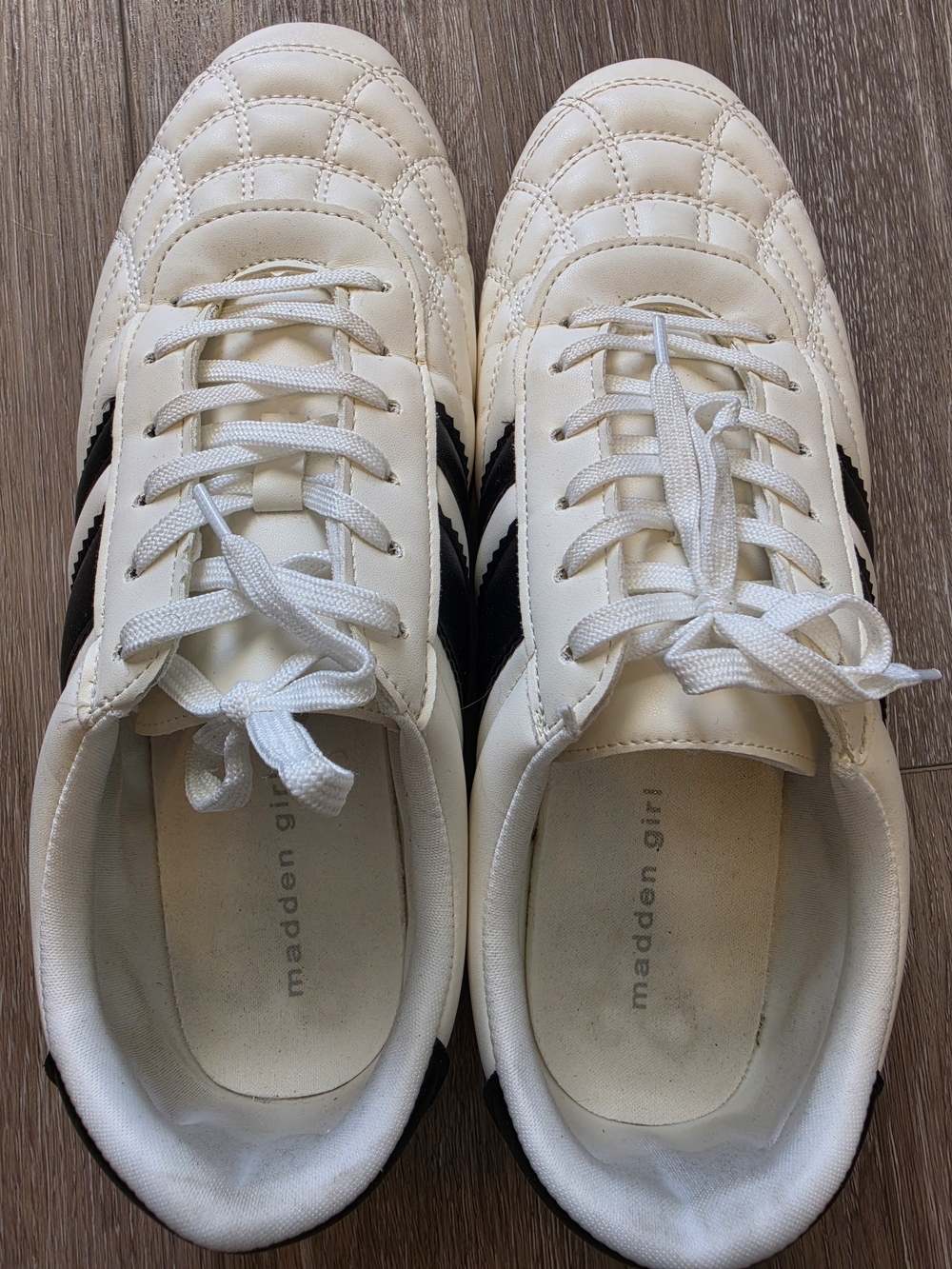 Madden Girl Cream and Black Quilted Lace-Up Sneakers SZ 9.5